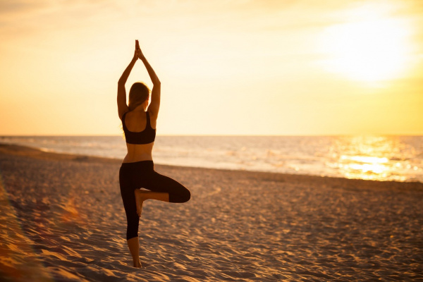 Những động tác yoga giúp vòng 1 nở nang, quyến rũ-2